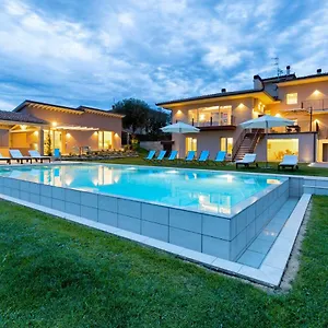  Holiday home Spaccasole Su Cortona
